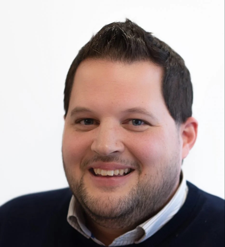 bram-1-e1650363309181-933x1024-1